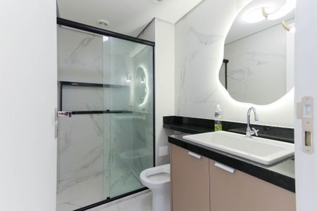 Banheiro de apartamento para alugar com 2 quartos, 56m² em Vila Sonia, São Paulo