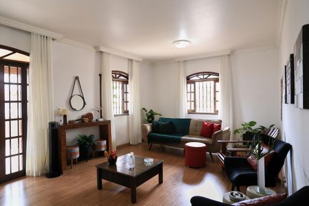 Sala de casa à venda com 4 quartos, 485m² em Fernão Dias, Belo Horizonte