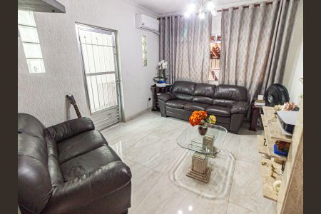 Sala de casa à venda com 3 quartos, 136m² em Parque Sevilha, São Paulo