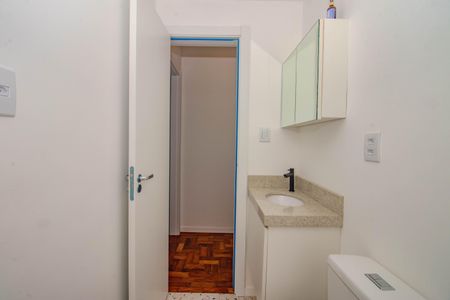 Banheiro de apartamento para alugar com 1 quarto, 44m² em Floresta, Porto Alegre