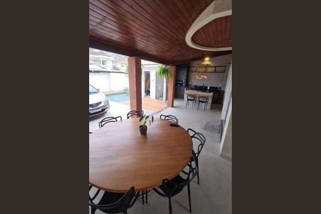 Casa à venda com 4 quartos, 250m² em Recreio dos Bandeirantes, Rio de Janeiro