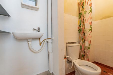 Banheiro de casa para alugar com 1 quarto, 35m² em Vila Gumercindo, São Paulo