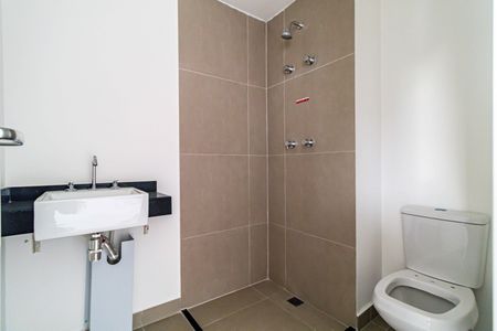 Banheiro de apartamento à venda com 1 quarto, 18m² em Jardim das Acacias, São Paulo
