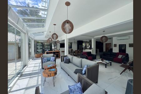 Sala de casa de condomínio para alugar com 6 quartos, 1500m² em Vargem Grande, Rio de Janeiro