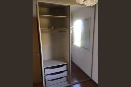 Quarto de apartamento para alugar com 2 quartos, 48m² em Jardim Isis, Cotia