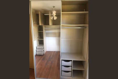 Quarto de apartamento para alugar com 2 quartos, 48m² em Jardim Isis, Cotia