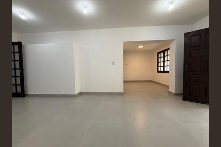 Casa para alugar com 4 quartos, 250m² em Alípio de Melo, Belo Horizonte