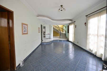 Casa para alugar com 5 quartos, 400m² em Anhangüera, Goiânia