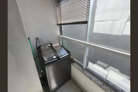 Área de serviço de apartamento para alugar com 2 quartos, 92m² em Santa Mônica, Uberlândia