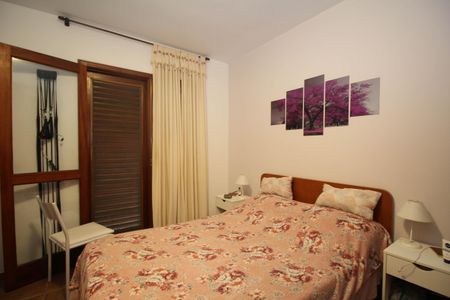 suíte de casa de condomínio à venda com 3 quartos, 182m² em Parque Assuncao, Taboão da Serra