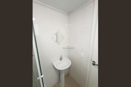 Banheiro de kitnet/studio para alugar com 1 quarto, 28m² em Centro, Curitiba