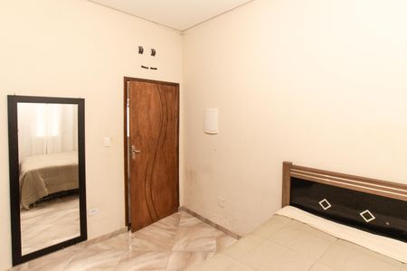 Quarto 1 de casa para alugar com 2 quartos, 100m² em Vila Gustavo, São Paulo