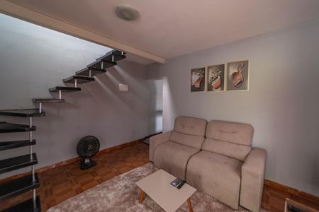 Sala de casa para alugar com 4 quartos, 170m² em Vila Araguaia, São Paulo