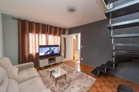 Sala de casa para alugar com 4 quartos, 170m² em Vila Araguaia, São Paulo