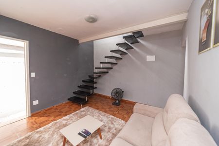 Sala de casa para alugar com 4 quartos, 170m² em Vila Araguaia, São Paulo