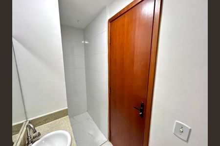 Banheiro de kitnet/studio para alugar com 1 quarto, 25m² em Jardim Arapongas, Guarulhos
