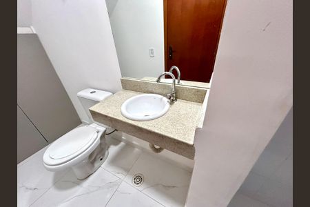 Banheiro de kitnet/studio para alugar com 1 quarto, 25m² em Jardim Arapongas, Guarulhos