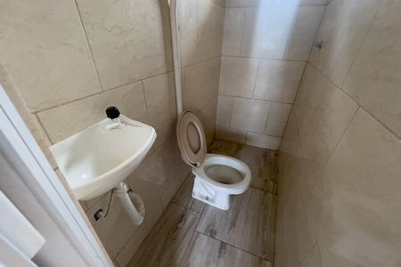 Banheiro de apartamento para alugar com 2 quartos, 101m² em Vila Urussai, Duque de Caxias
