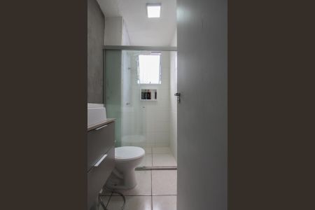 Banheiro de apartamento para alugar com 1 quarto, 38m² em Jardim Guanabara, Belo Horizonte