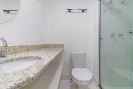 Banheiro de kitnet/studio para alugar com 1 quarto, 30m² em Partenon, Porto Alegre
