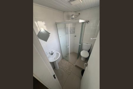 Banheiro de apartamento para alugar com 2 quartos, 59m² em Centro, Curitiba