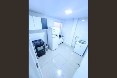 Cozinha de apartamento para alugar com 2 quartos, 59m² em Centro, Curitiba