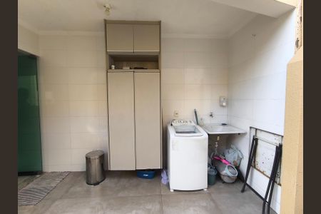 Casa para alugar com 3 quartos, 213m² em Vitoria, Belo Horizonte