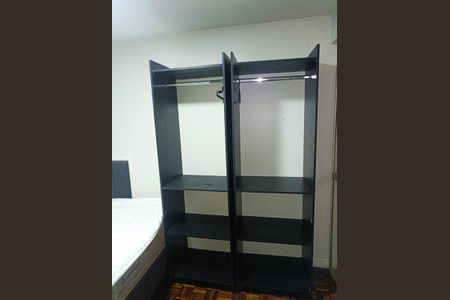 Quarto de kitnet/studio para alugar com 1 quarto, 30m² em Centro, Curitiba