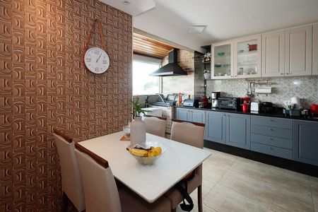 Sala de casa de condomínio à venda com 2 quartos, 54m² em Vila Leonor, São Paulo