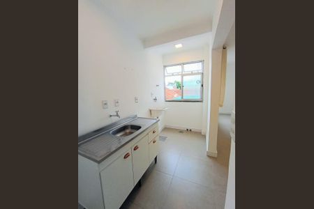 Cozinha de apartamento para alugar com 1 quarto, 32m² em Passo d’Areia, Porto Alegre