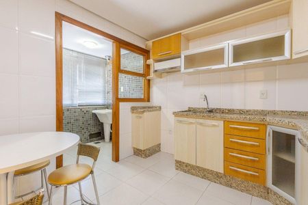 Cozinha de apartamento para alugar com 3 quartos, 118m² em Jardim Itu, Porto Alegre