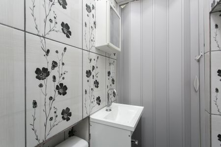 Banheiro de kitnet/studio para alugar com 1 quarto, 25m² em Vila Siria, São Paulo