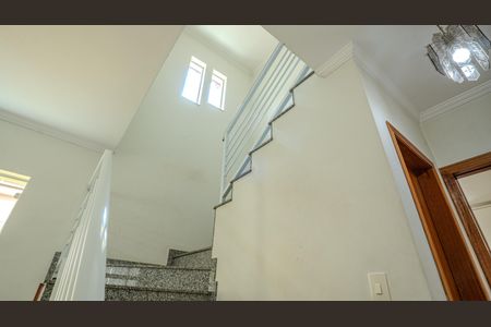 Escada de casa para alugar com 3 quartos, 140m² em Vila Dom Pedro I, São Paulo