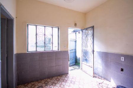 Sala de casa para alugar com 1 quarto, 40m² em Covanca, São Gonçalo