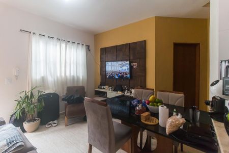 Sala de casa de condomínio para alugar com 2 quartos, 70m² em Vila Sao Paulo, Mogi das Cruzes