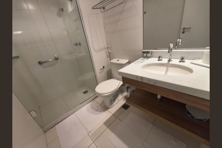 Banheiro de apartamento para alugar com 1 quarto, 30m² em Camorim, Rio de Janeiro