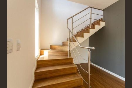 Sala de casa de condomínio à venda com 3 quartos, 245m² em Parque Sinai, Santana de Parnaíba