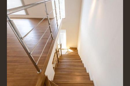 Escada de casa de condomínio à venda com 3 quartos, 245m² em Parque Sinai, Santana de Parnaíba