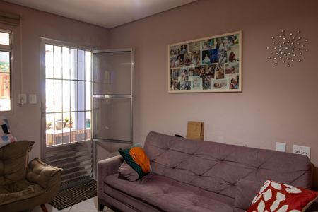 Sala de casa para alugar com 3 quartos, 117m² em Cidade Antônio Estêvão de Carvalho, São Paulo