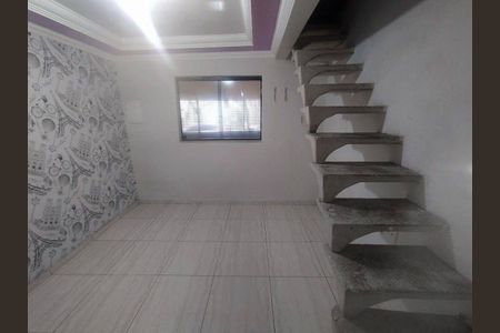 Sala de casa à venda com 3 quartos, 180m² em Fazenda da Juta, São Paulo