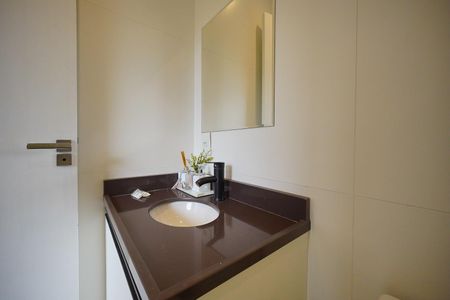 Banheiro de kitnet/studio para alugar com 1 quarto, 25m² em Santo Antonio de Lisboa, Florianópolis