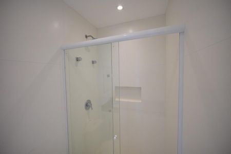 Banheiro de kitnet/studio para alugar com 1 quarto, 25m² em Santo Antonio de Lisboa, Florianópolis