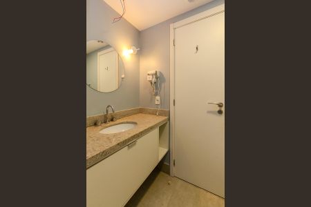 Banheiro de kitnet/studio para alugar com 1 quarto, 30m² em Farroupilha, Porto Alegre