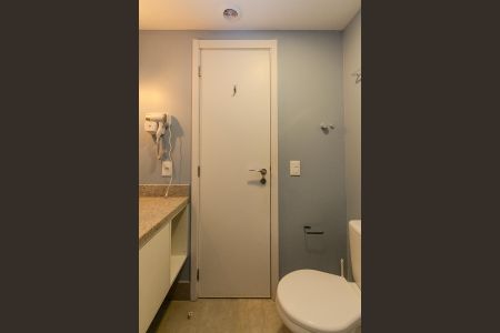 Banheiro de kitnet/studio para alugar com 1 quarto, 30m² em Farroupilha, Porto Alegre