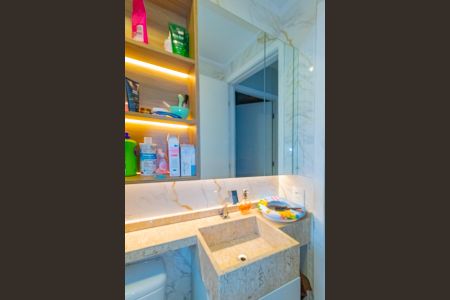 Banheiro de apartamento à venda com 2 quartos, 43m² em Mato Grande, Canoas