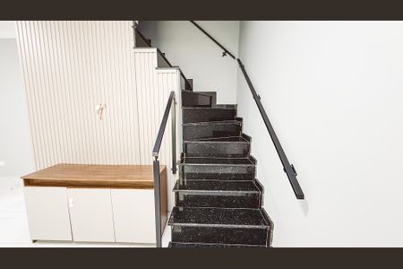 Escada de casa para alugar com 3 quartos, 143m² em Santana, São Paulo