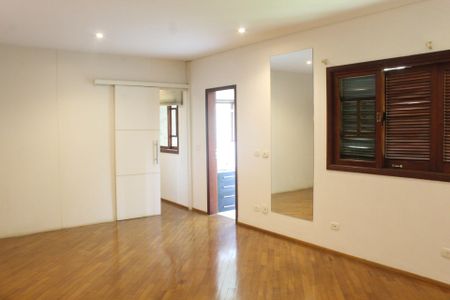 Casa de Condomínio para alugar com 3 quartos, 750m² em Vila Santo Antônio, Cotia