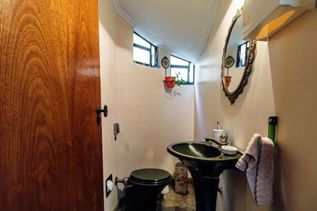 Lavabo de casa para alugar com 4 quartos, 400m² em Jardim Peri Peri, São Paulo