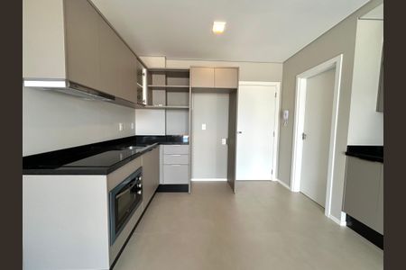 Cozinha de apartamento para alugar com 1 quarto, 47m² em Jardim Atlântico, Florianópolis