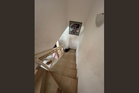 Escada de casa para alugar com 3 quartos, 130m² em Jardim Petropolis, Cotia